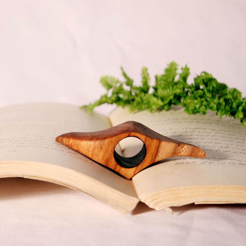 صفحه نگهدار کتاب انگشتی  دستساز چوبی طرح موج 