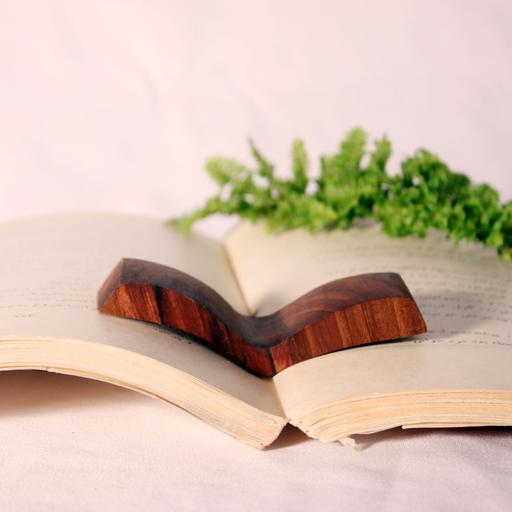 صفحه نگهدار کتاب انگشتی دستساز  چوبی طرح سخن 