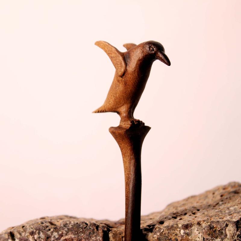 گیره مو دست ساز طرح پنگوئن چوب گردو کد HEF0011