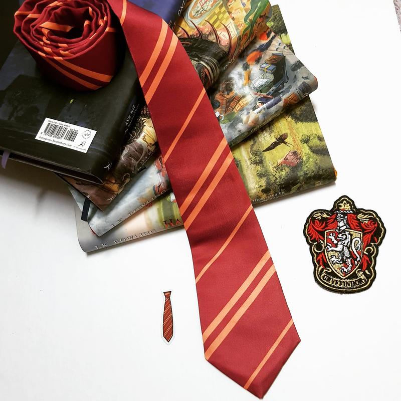 کراوات گروه گریفیندور از مجموعه هری پاتر قرمز و زرد