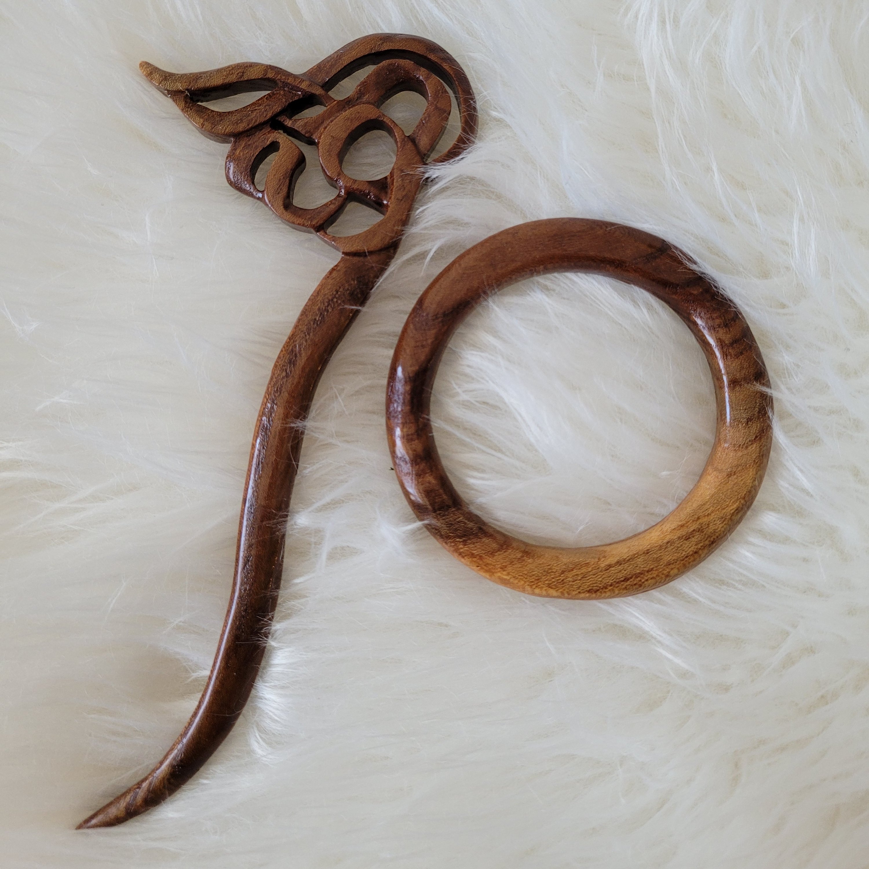 پین موی اسم الهام همراه حلقه گرد چوبی دستساز چوبی گالری