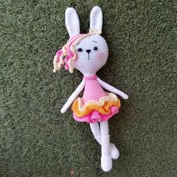عروسک بافتنی (خرگوش با دامن چین دار) 