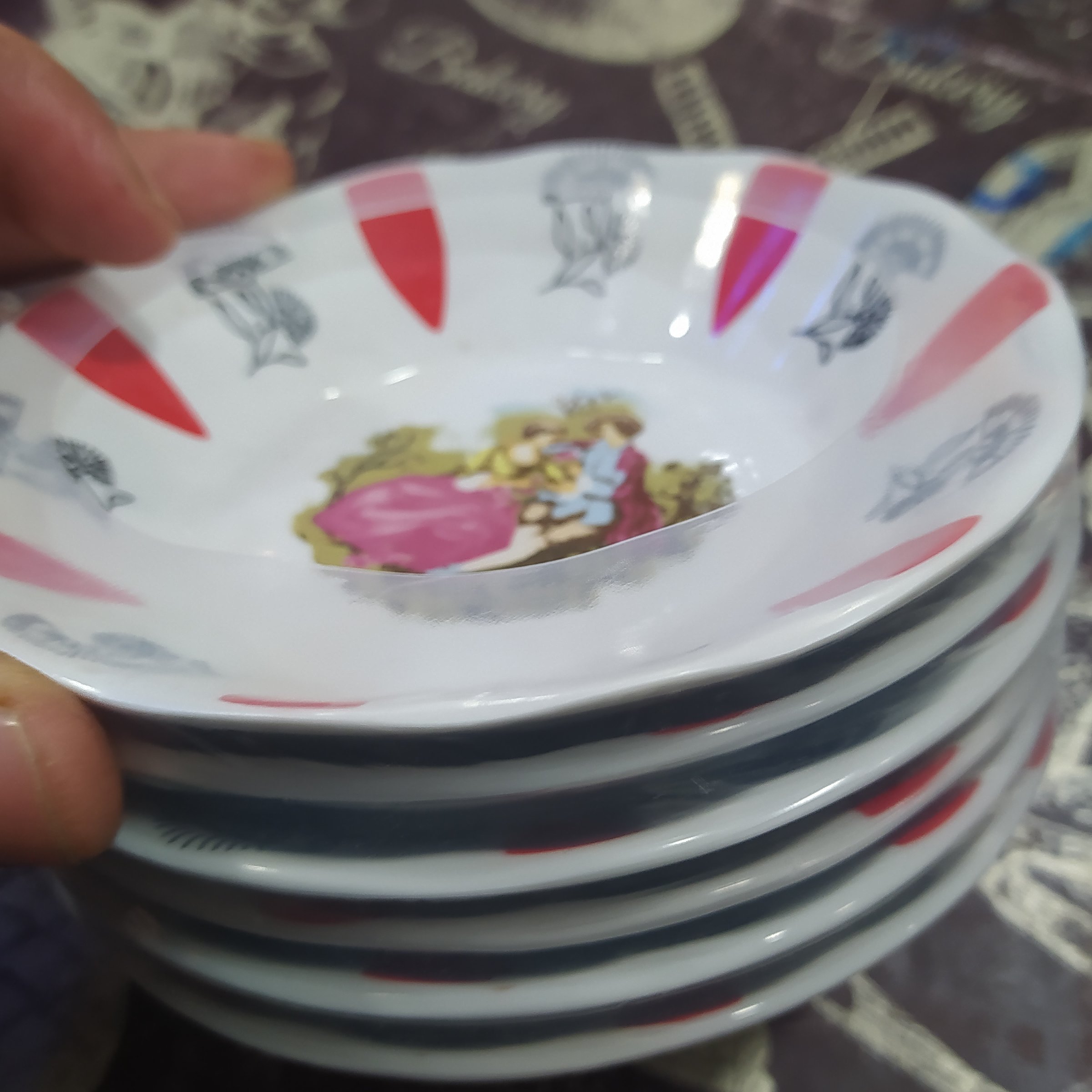 نعلبکی چینی واتسون گل قرمز اصل لیلی و مجنون 