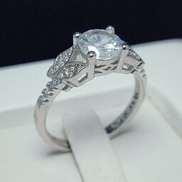 انگشتر نقره خاص زنانه طرح جدید سولیتر با نگین الماس صنعتی تزئین شده با نگین های اتمی