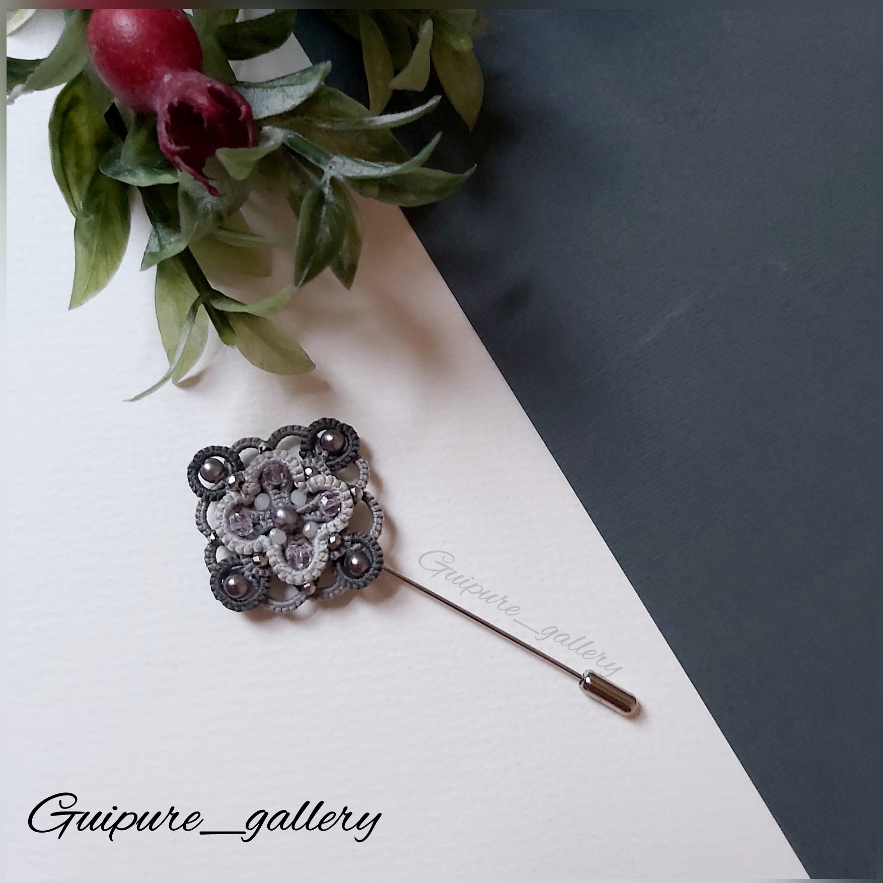 اپلیکه (سنجاق سینه) گیپور دستباف (گیپور حجمی)