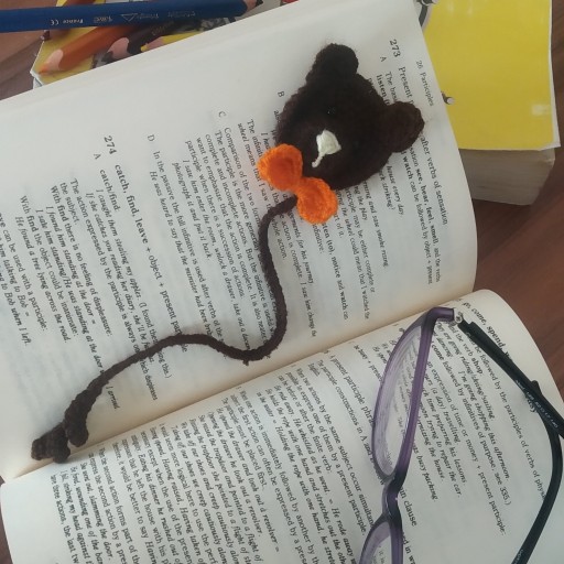 نشانگر کتاب خرسی با پاپیون نارنجی
