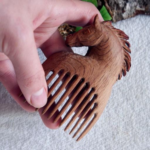 شانه چوبی دست ساز  طرح اسب ترکمن