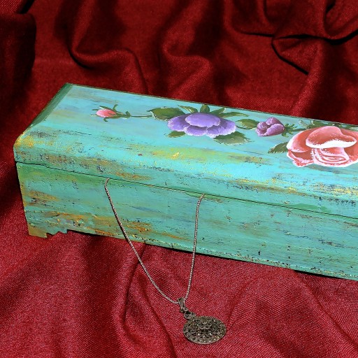 جعبه چوبی پتینه کاری و نقاشی شده