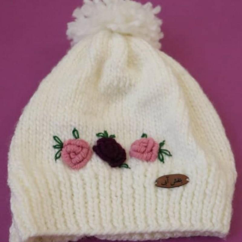 کلاه بافتنی دخترانه بافته شده با بهترین کاموا مناسب فصل سرما