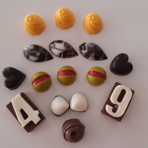 شکلات با فیلینگ های متنوع