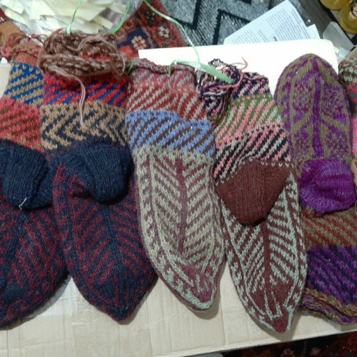 جوراب دستباف پشمی یا کاموایی سنتی