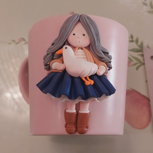 ماگ  عروسکی خمیری دختر غاز سایز10سانت کاملا دستساز