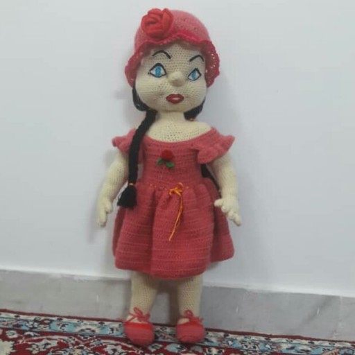 عروسک دختر نازنین