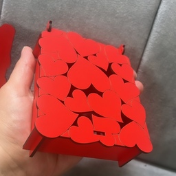 جعبه ی قرمز قلب قلبی بسیار زیبا و جذاب برای کادویی و هدیه