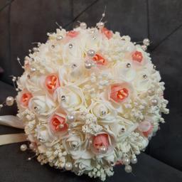 دسته گل عروس ترکیب دونوع کل با پایه کریستال