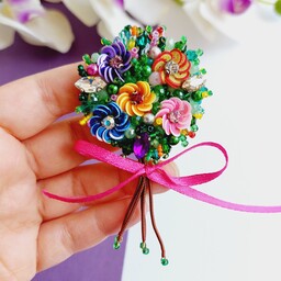 سنجاقسینه جواهردوزی دسته گل  رنگارنگ مدل v01 گل مریم