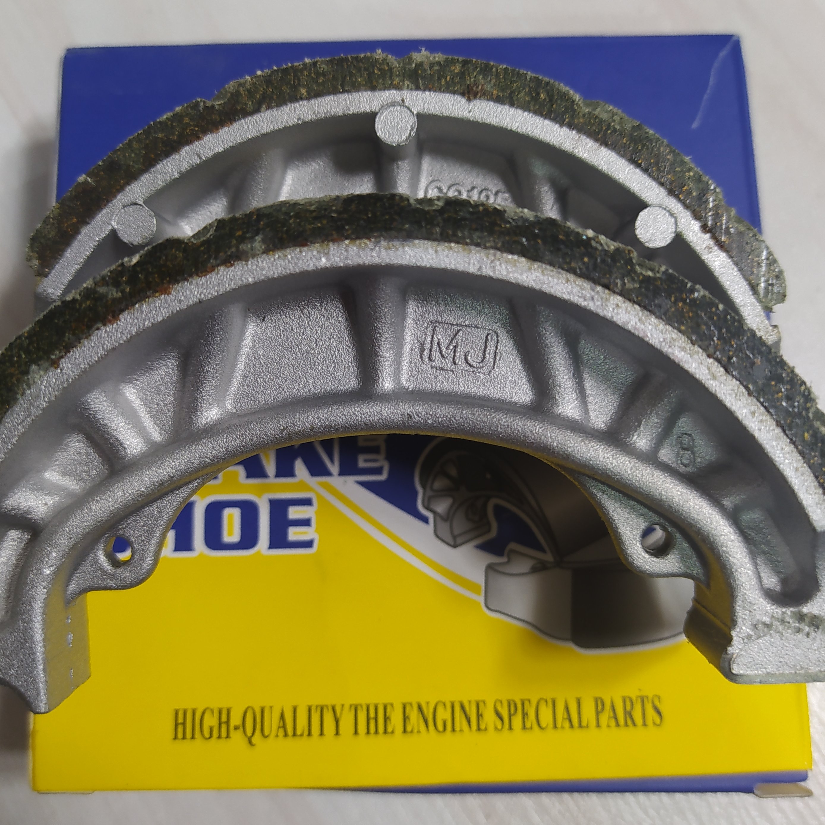 لنت ترمز موتور هندا شیاردار برند ام جی  .کیفیت فوق العاده درجه یک 