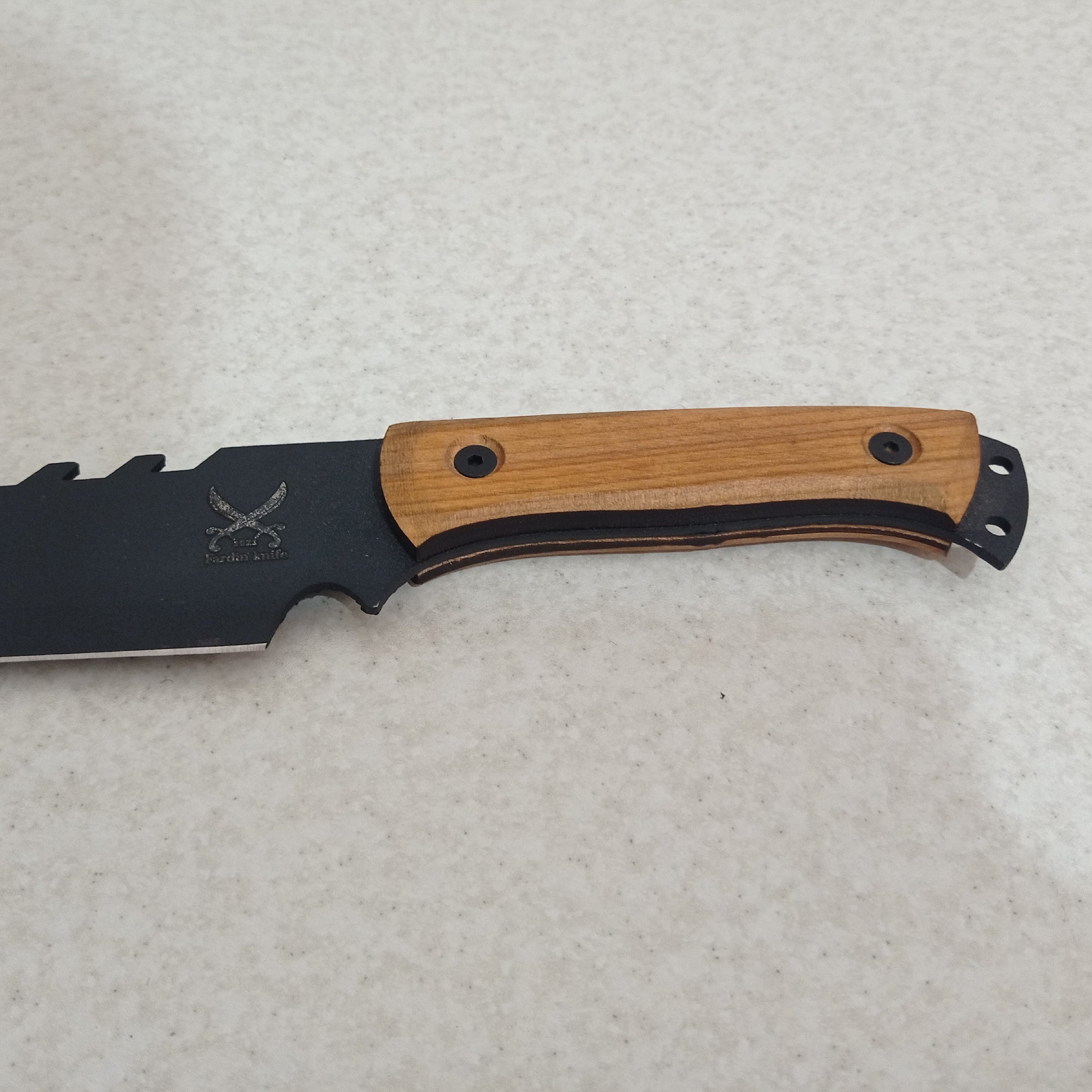 ساطور فولادی طبیعت گردی کلمبیا همراه غلاف  با کیفیت عالی 