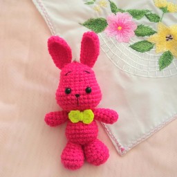 اسباب بازی عروسک بافتنی کاموایی آویز سرکلیدی جاکلیدی خرگوش