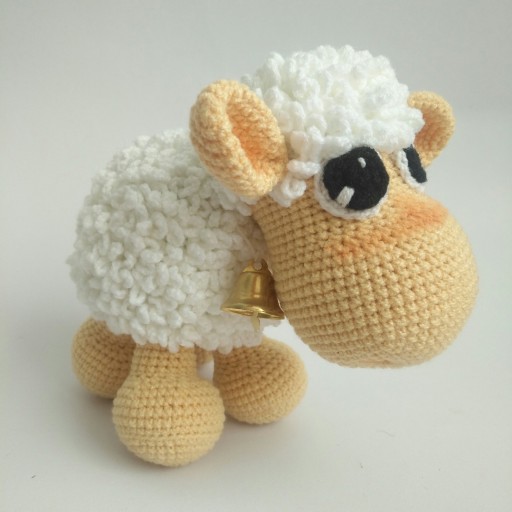 اسباب بازی عروسک بافتنی کاموایی گوسفند بره بعبعی