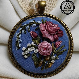 بدلیجات گردنبند و رومانتویی روبان دوزی  آویزی زیبا  برای کیف و.... از  Archergallery 