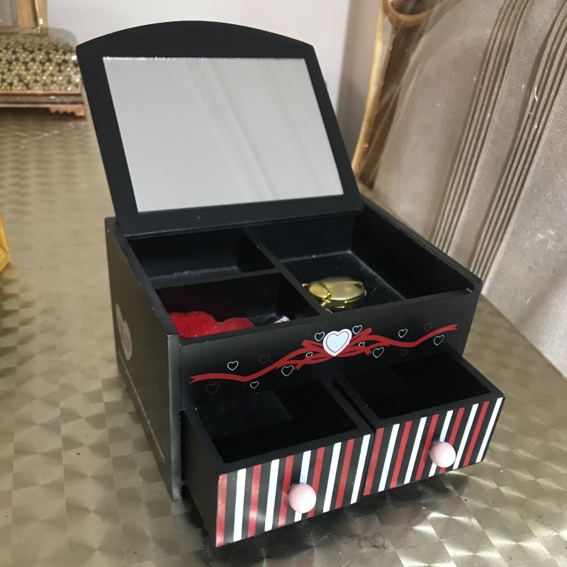 جعبه جواهرات کشودار و آینه دار