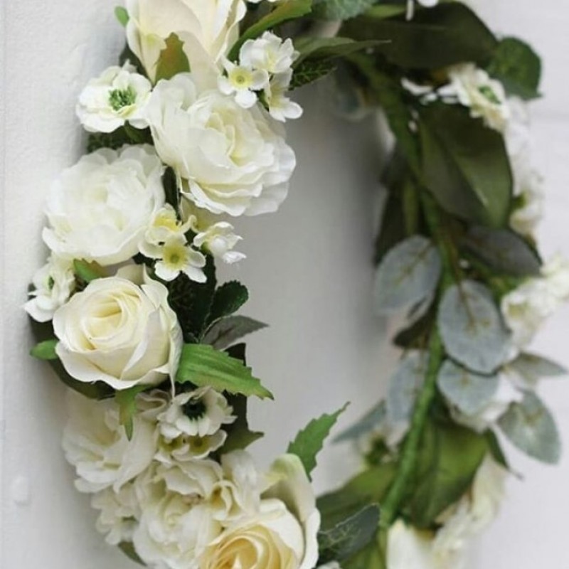 دسته گل عروس به همراه تاج و دستبند و گل داماد