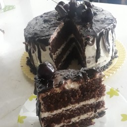 کیک تیرامیسو  مناسب برای مهمانی ها وتولدهای ومجالس کیکی باطعمی بهشتی وخوشمزه باترکیب کیک شکلاتی وکرم چیز یا پ