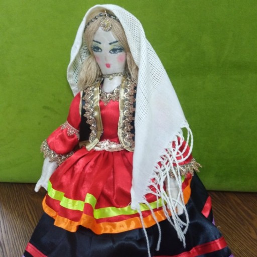 عروسک دست ساز گلی ناز با لباس سنتی