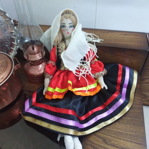 عروسک دست ساز گلی ناز با لباس سنتی