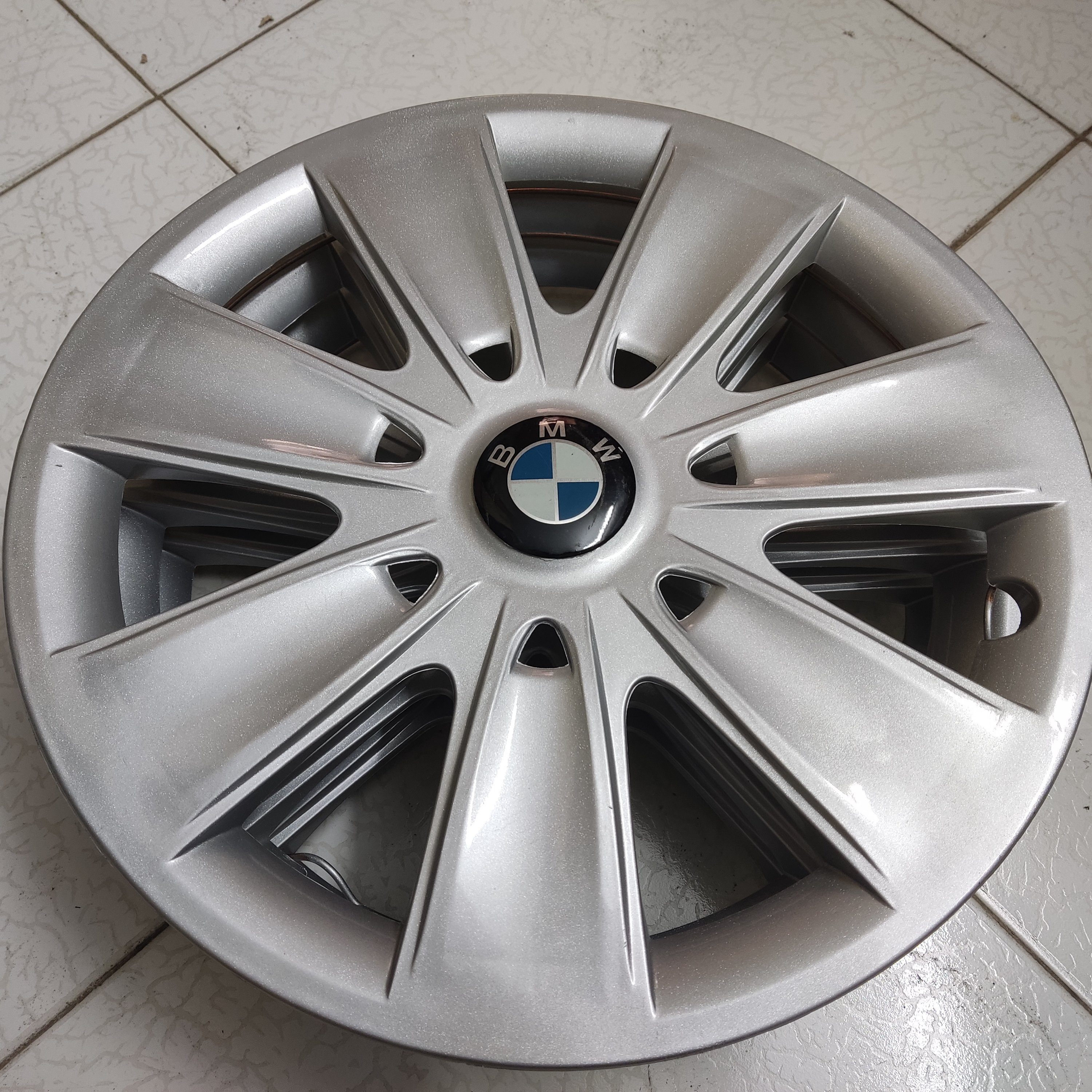 قالپاق چرخ ماشین BMW سایز رینگ فابریکی بی ام و با دوررینگ 15 اینچ یک عدد تکی