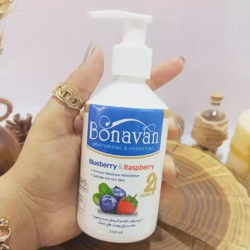 کرم مرطوب کننده پمپی دست و صورت رایحه بلوبری و تمشک برند بناوان BONAVAN

