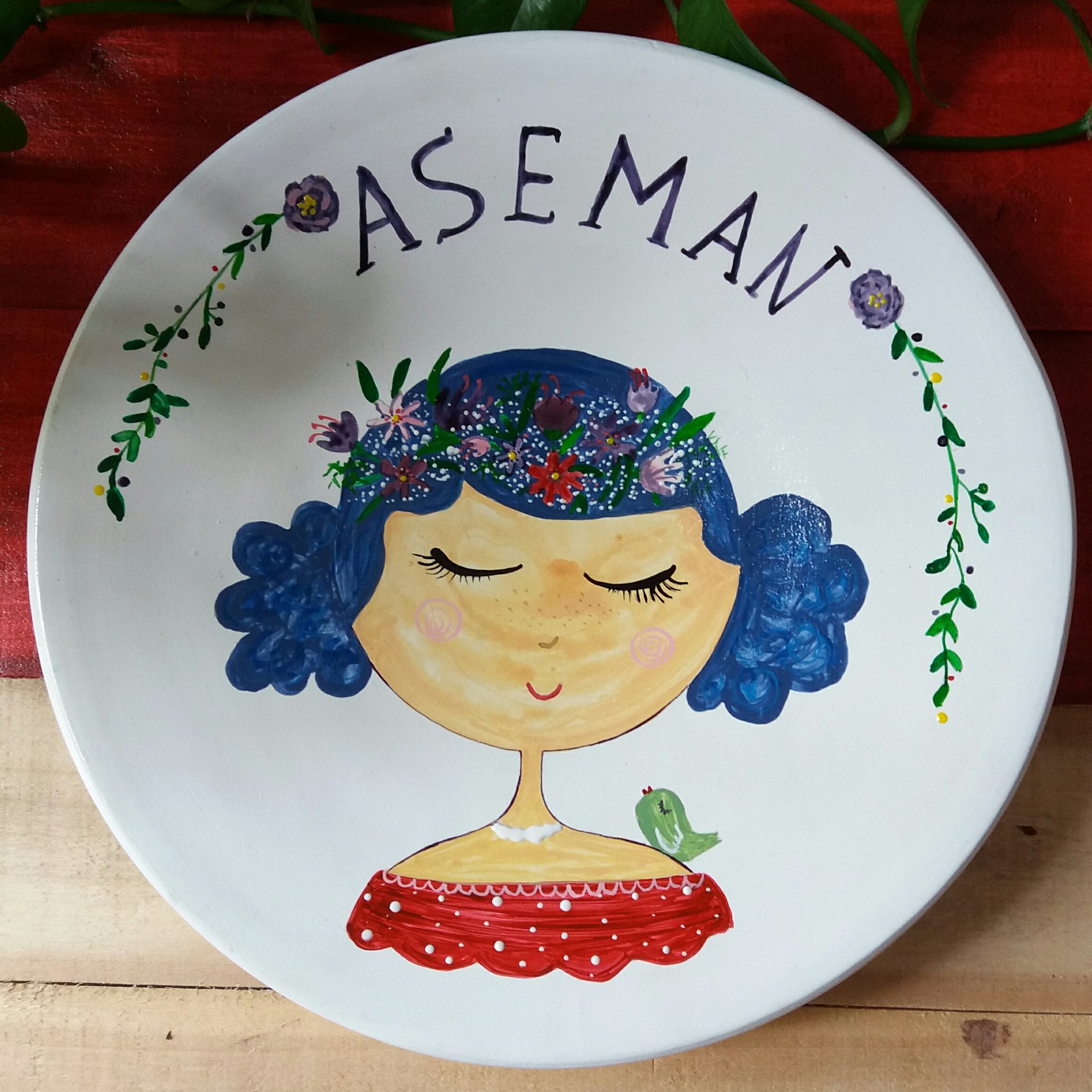 بشقاب دیوارکوب دختر مو فری،،قابل شستشو،رنگ شده با رنگ اکریلیک و تثبیت کننده قوی