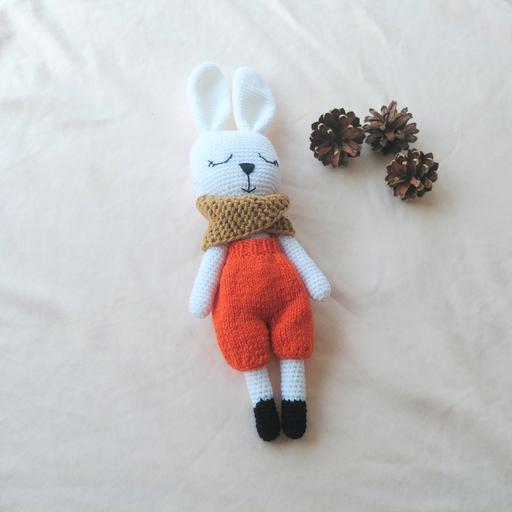 عروسک دستبافت خرگوش لی لی با قد 32 سانت و قابل سفارش به رنگهای دلخواه شما