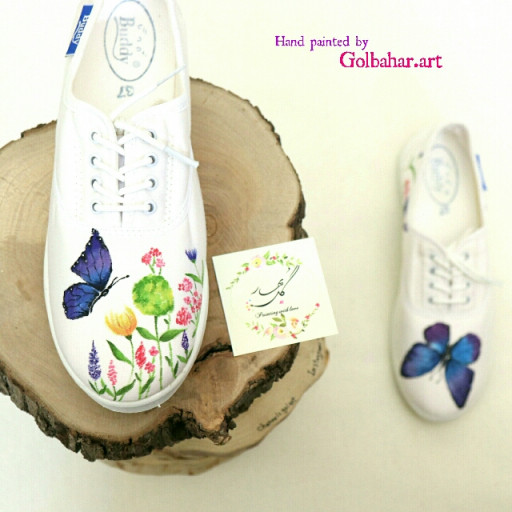 کفش گل و پروانه