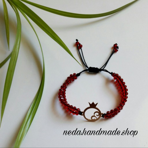 دستبند زنانه طرح انار پلاک استیل و مهره کریستال قرمز