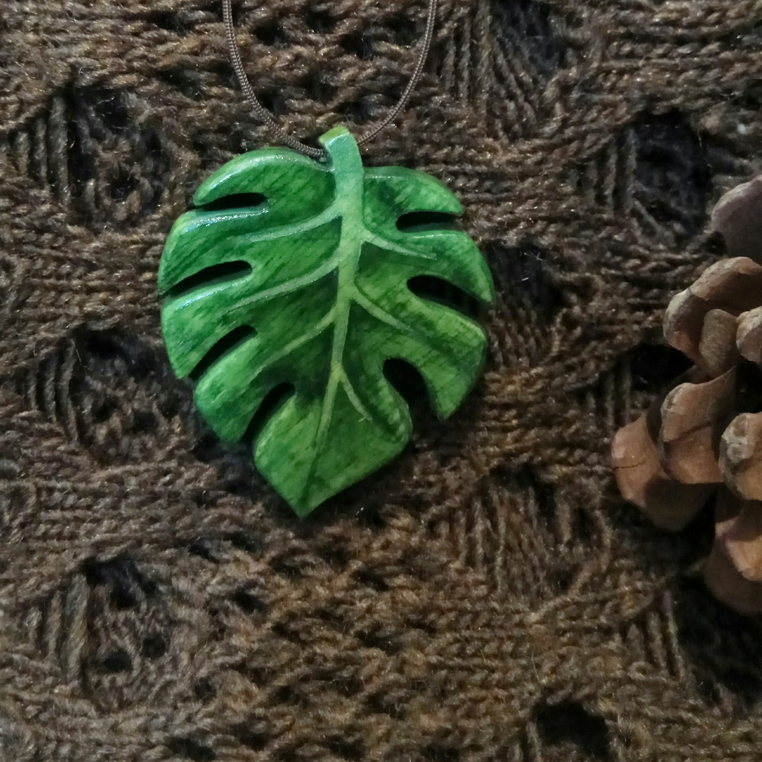 گردنبند طرح برگ انجیری