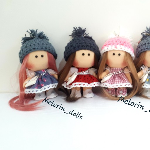 عروسک روسی متنوع آویزی با لباس های شاد و زیبا