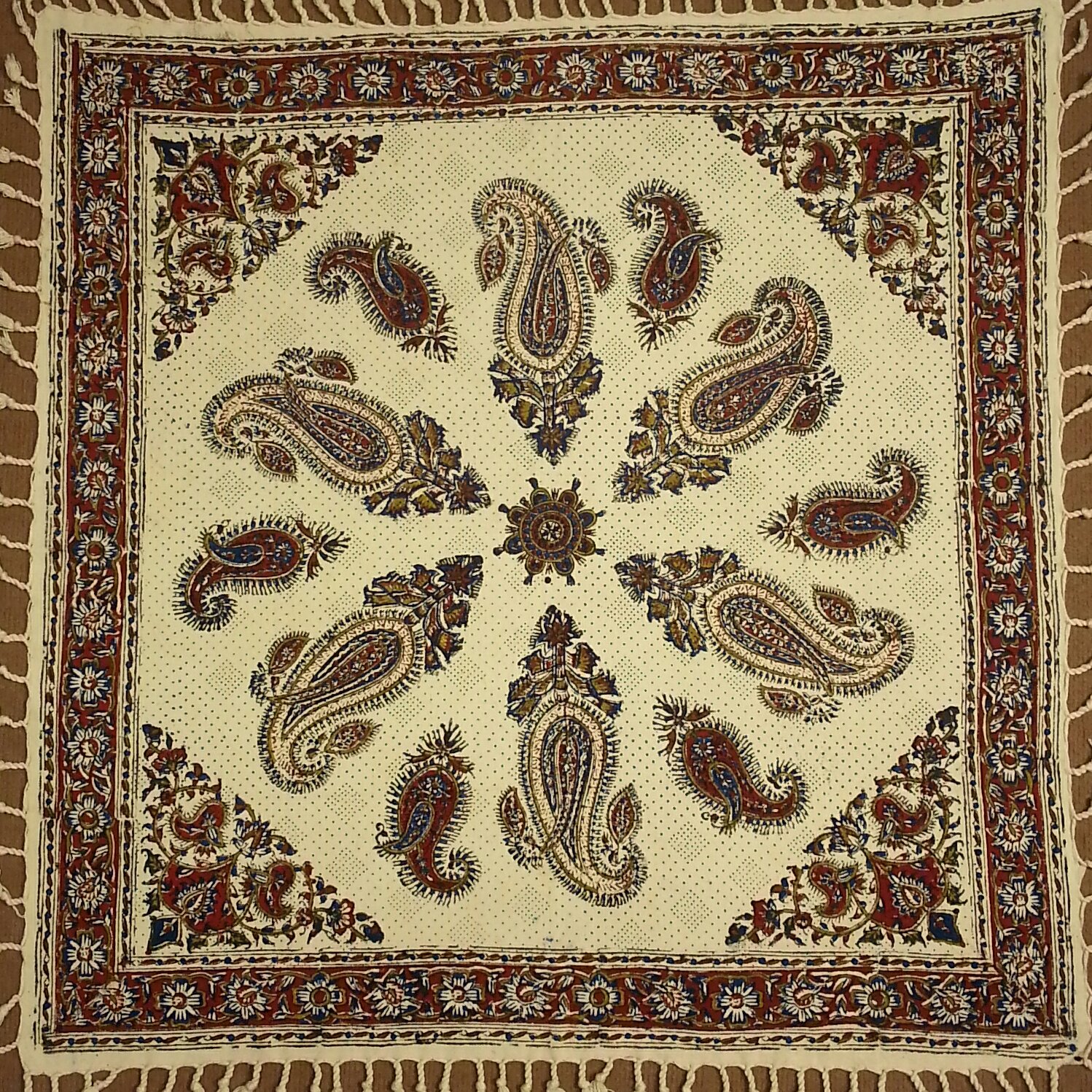 رومیزی متوسط(طرح بوته جقه) سایز 80در80