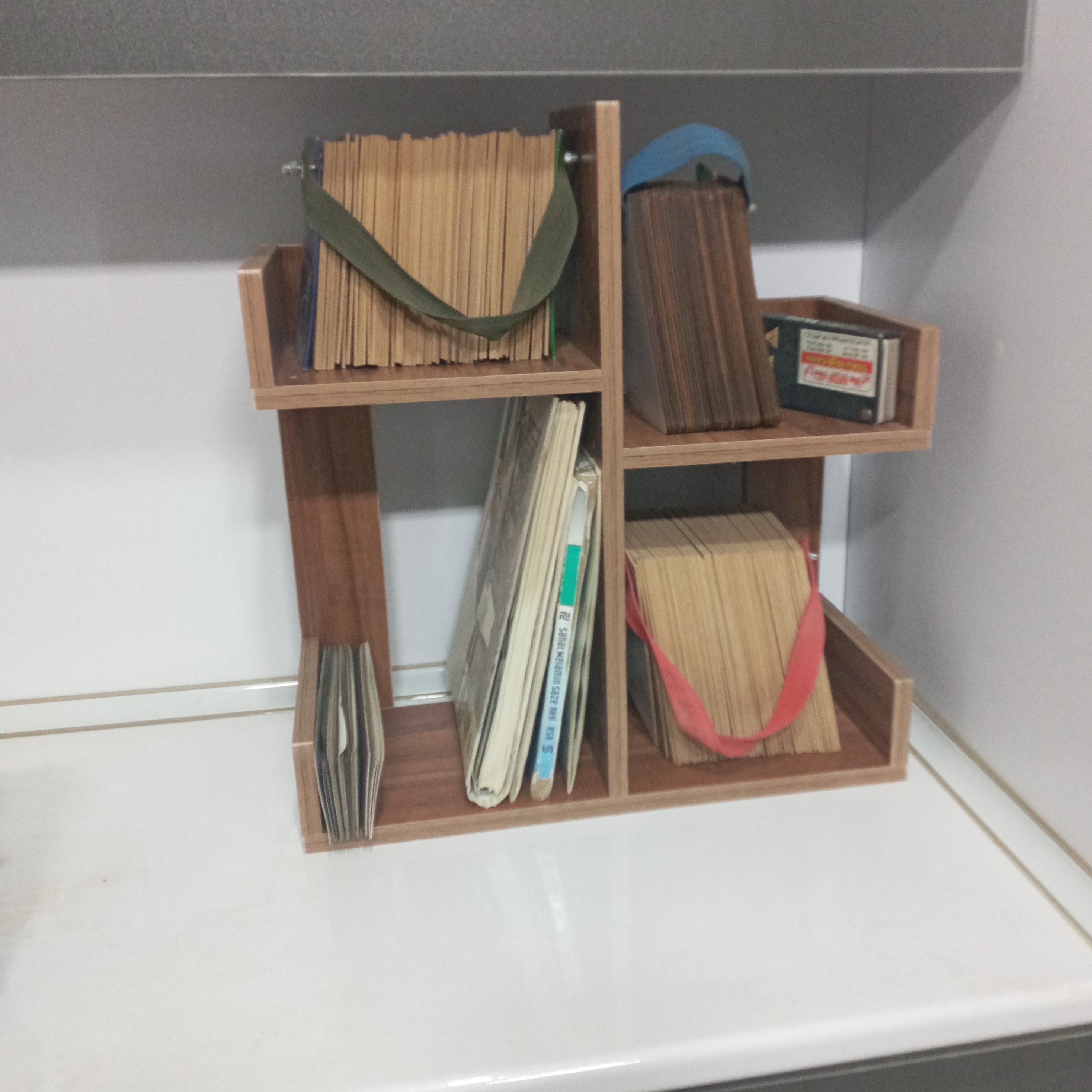 کتابخانه مدل کاکتوس کوچک m1.رومیزی( ارسال پس کرایه)
