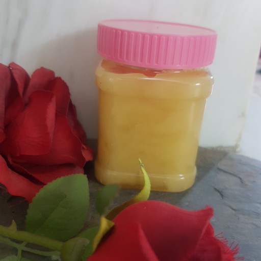 عسل طبیعی و صد درصد خالص با اوزان نیم و یک کیلویی