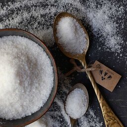 سنگ نمک پودر شده معادن سمنان کاملا اصل و خالص و صد در صد تضمینی(2000 گرم)