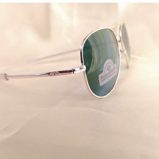 عینک آفتابی اسپرت مارکAO
جنسیت فریم فلزی ( استیل) 
رنگ فریم طلایی 
رنگ عدسی سبز لجنی سایز54سایز متوسط 