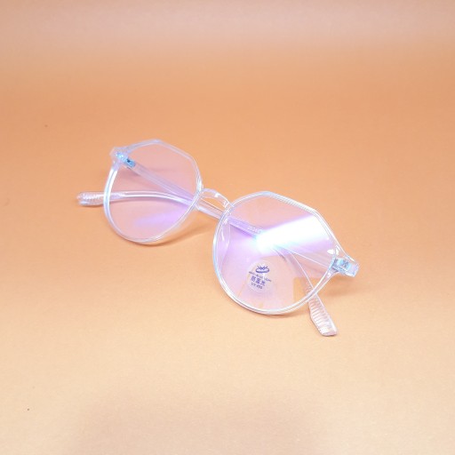 عینک گوشی و کامپیوتر
عدسی این عینک بلوکات می‌باشد و مانع از آسیب به چشم هنگام کا