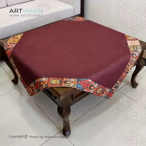 رومیزی مخمل  100x100 طرح زرشکی حاشیه خشتی آرت مان