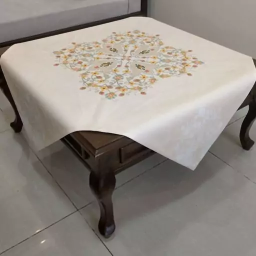 رومیزی مخمل  100x100 طرح دلنواز کرم آرت مان