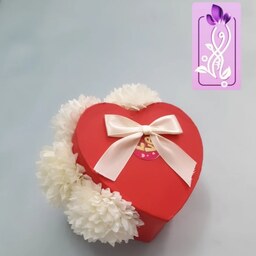 باکس گل قلبی نیمه باز گل داوودی مصنوعی سایز  کوچک ولن. هدیه کادو ولنتاین روز پدر