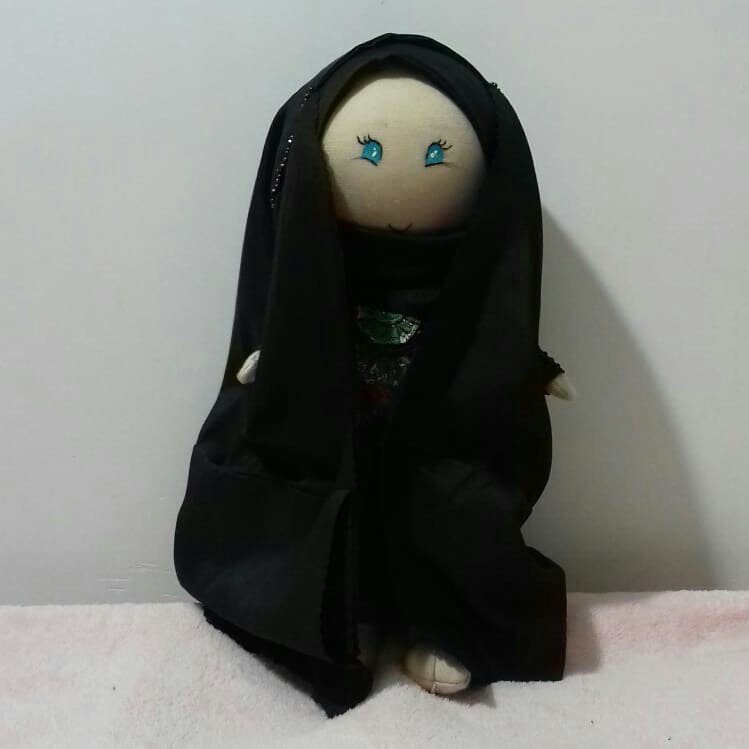 عروسک باپوشش عبا