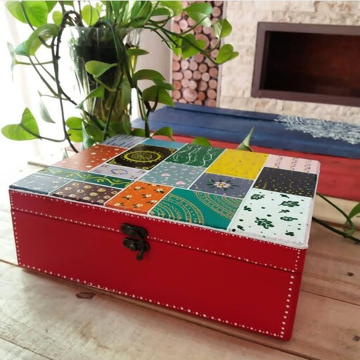 جعبه چوبی تی بگ قرمز  طراحی شده با دست و رنگ ثابت قابل تمیز کردن با دستمال مرطوب