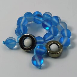 دستبند کریستال آبی رنگ و اونیکس سفید